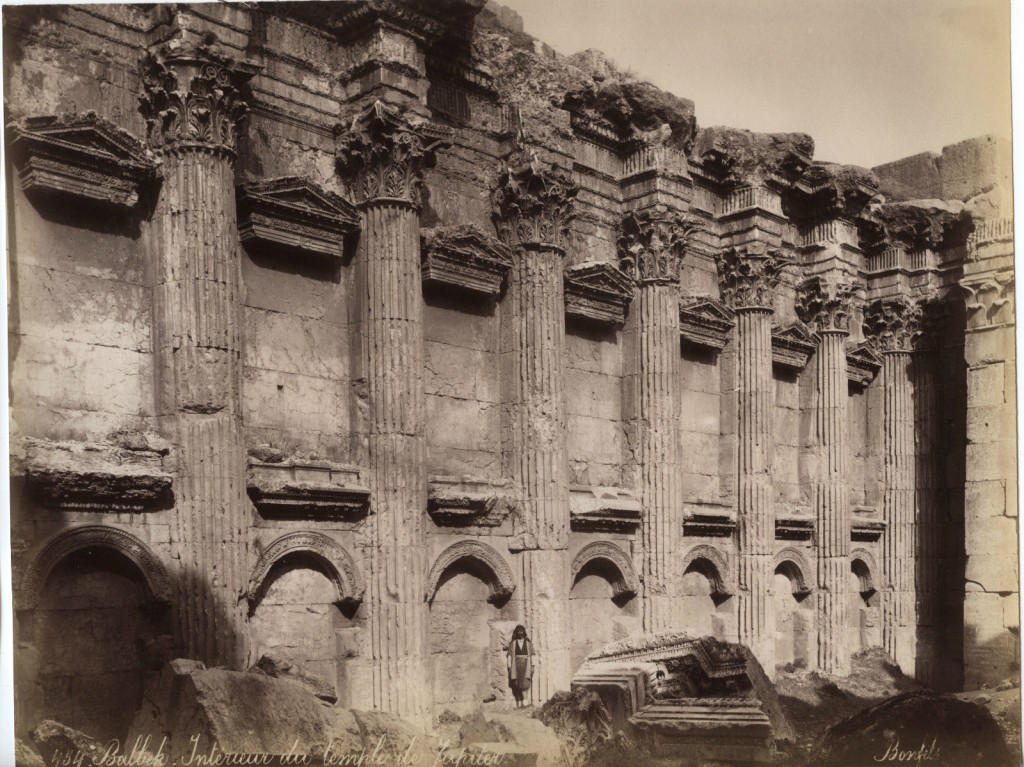 Bonfils, un photographe en Orient -Baalbeck Intérieur du temple de Jupiter