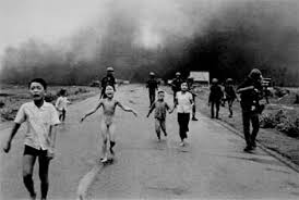 Une photographie engagée : « Jeune fille fuyant le village de Trang-Bang » le 8 juin 1972.